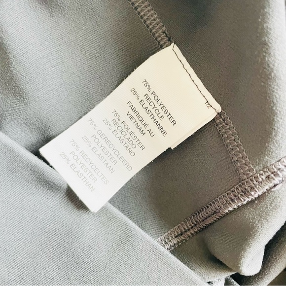 Vuori SMALL 5” HR high rise biker shorts in oil gray - Picture 4 of 5